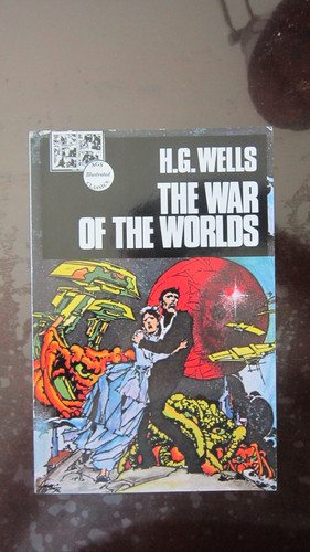 AGS ILLUSTRATED CLASSICS: THE WAR OF THE WORLDS BOOK (Illustrated Classics Collection 2)