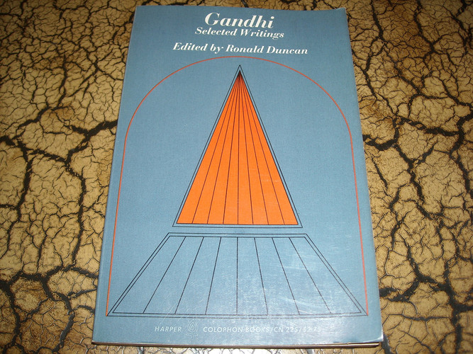 Gandhi: selected writings (Harper colophon books, CN 225)