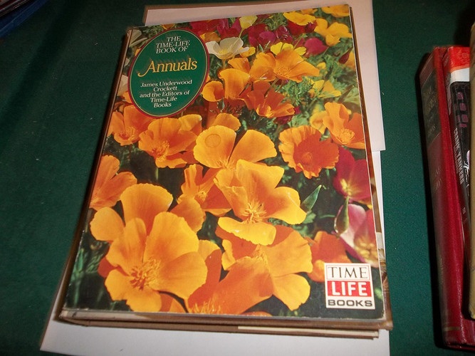 Cover of Annuals (Time-Life Encyclopedia of Gardening)