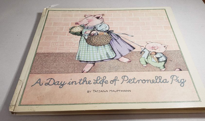 Cover of A day in the life of Petronella Pig